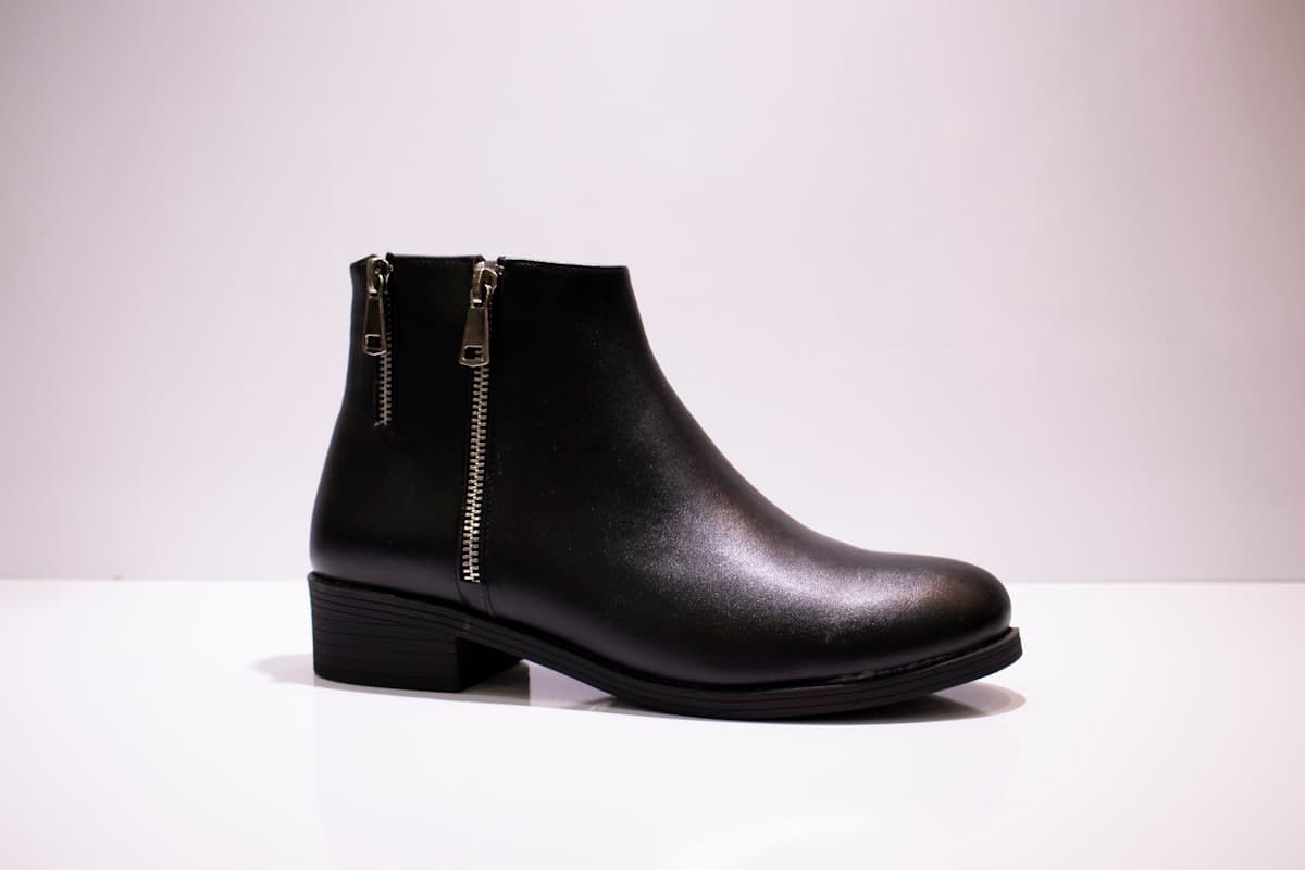 Onyx Lace-Up Boot — Desert Boots in pure leather